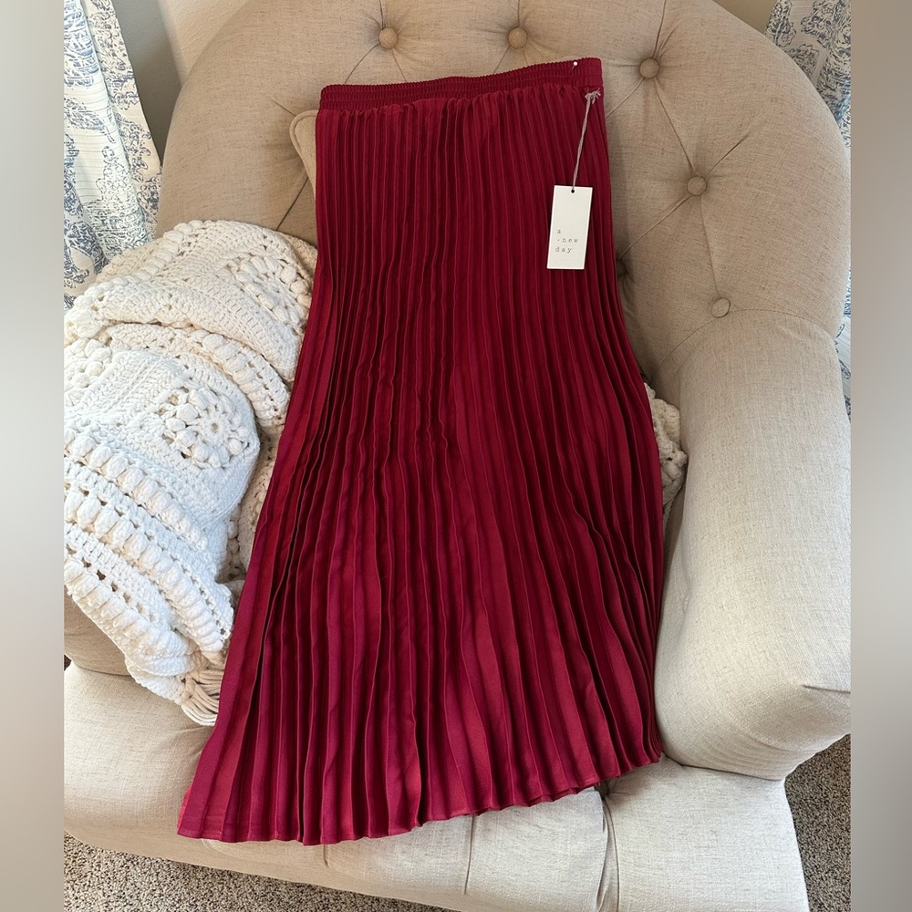 Accordian pleat elastic waist red skirt.  XS, a new day brand.